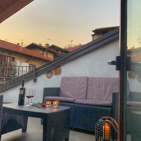 Piccola Nel Centro Storico Arona